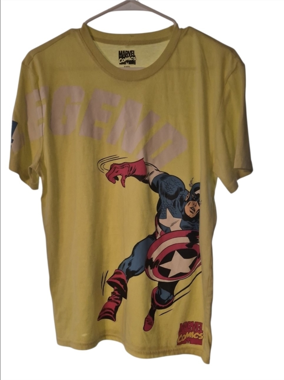 Marvel Captain America Legend T-Shirt in size M
Yellow graphic tee with Captain